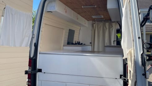 Jopie – 2-seater Mercedes-Benz bus from 2026