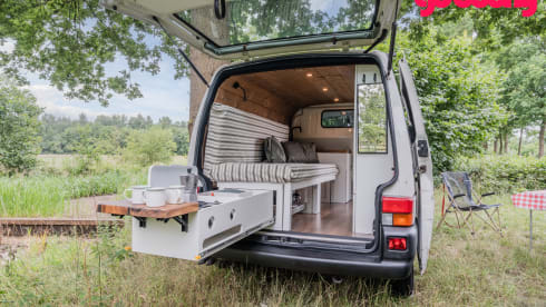 Brum – Volkswagen campervan from 2002 (2p)