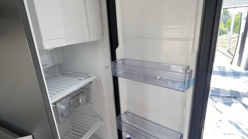 Adria – SuperDeLuxe 4 person Adria CamperVan (2024) in Madrid
