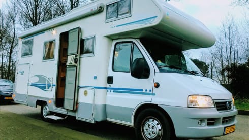 Bob – Spacious, cozy camper with air conditioning + navigation for family