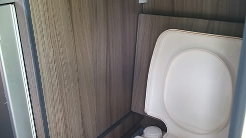 Silver Shadow – 4+ Berth Toyota Hi-Ace