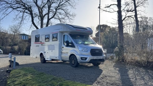 Charlie – HIGH SPEC - 5 berth Roller Team Motorhome - Free Wifi & Insurance - 2024