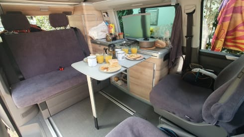 Cali-Waka – 4pers. 2023 Volkswagen California Coast Van