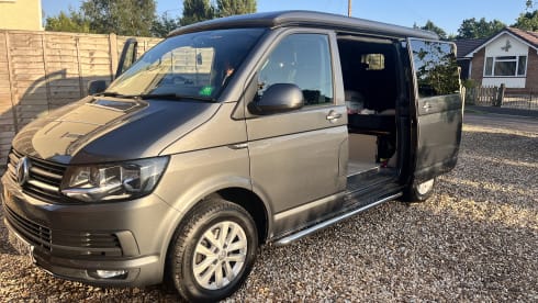 Claude – 4 berth Volkswagen campervan from 2015