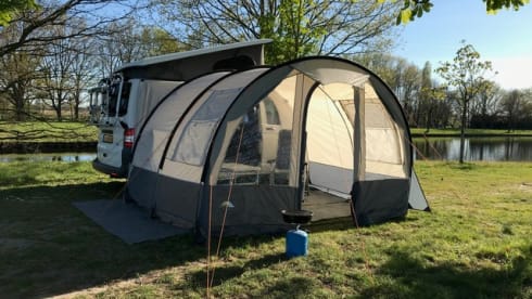 Buurman&Buurman – Camper VW T5 con tendalino e posto letto in piano