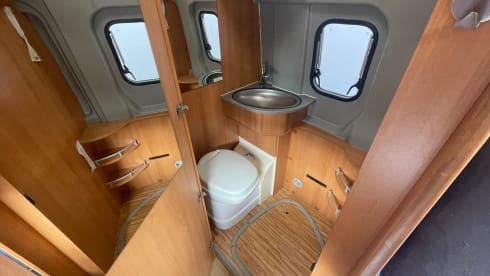 Pössl 2 win luxury bus e bike carrier