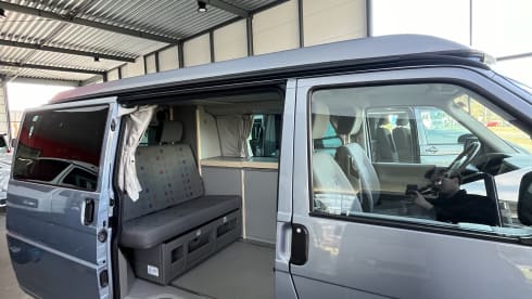 Eventje  – 4p Volkswagen bus from 2002