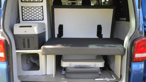 Sturdy Volkswagen T5 bus camper for 2-4 people
