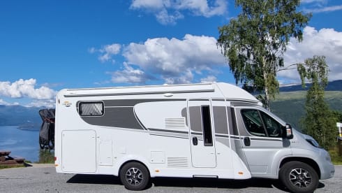 Carado T338 (splinternieuw!!) – Luxurious and fully equipped camper with length beds. Ultimate Freedom! 