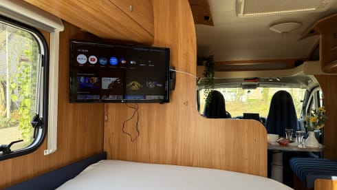 Compact 3P semi-integrated, length bed and free km!