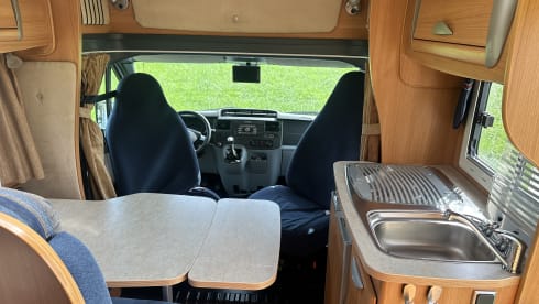 Flash 02 – Compact motorhome of 560 length with air conditioning Flash 02