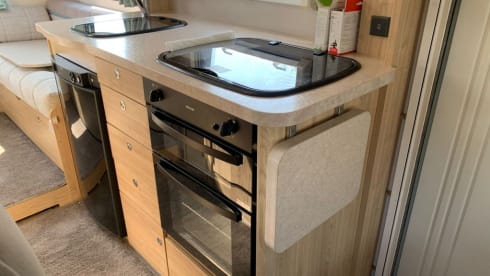 Foxy – 6 berth family motorhome with canopy, 2017