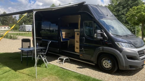 Fiat Ducato bus camper, 3 persons. 2.10 standing height!
