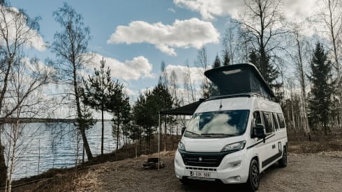 CampChamp – Brand new Campervan from 2024 with Skyloft, air conditioning and much more!