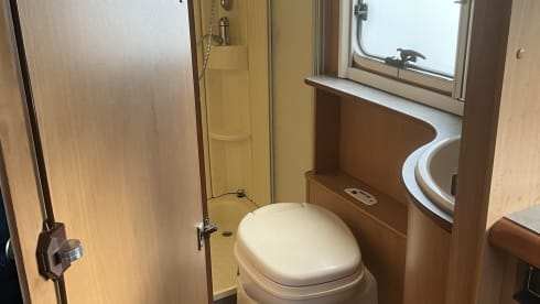 Blue – 4 berth Dethleffs   2004