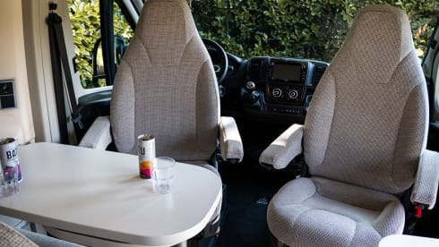 CG10 – 4-person Hymer bus from 2024