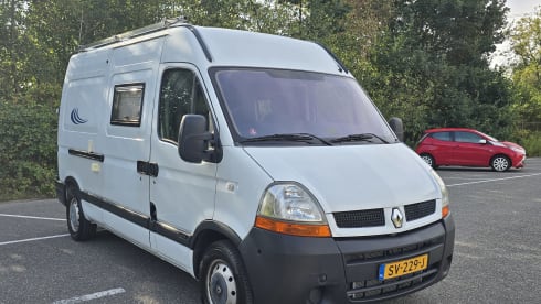 2p Renault camper bus uit 2004 