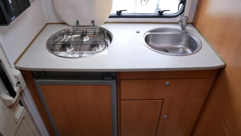 Hymer Alcove Sleeps 5, Seats 5!!