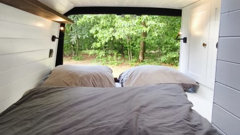 Luxuriöser, autarker Campervan mit Automatikgetriebe.