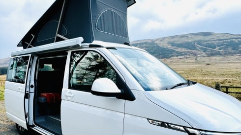 Maggie – VW California Surf - Sleeps 4, home comforts! Heater