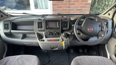 Journey cruiser – 5 berth ace adventurer from 2009 (7.5t - C1 license required)