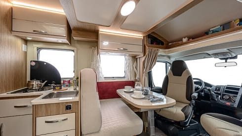 Roman – Camping-car Rimor 4 couchages 2019 avec lit central fixe