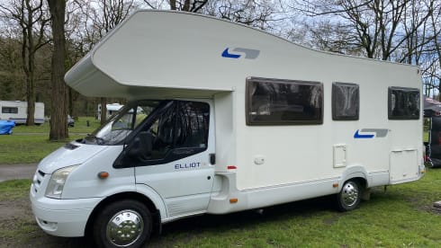 Elliot – Spacious 5-person Ford Trigano Elliot