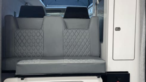 Hamish – 4 berth high-spec campervan |Airport| Insurance included 