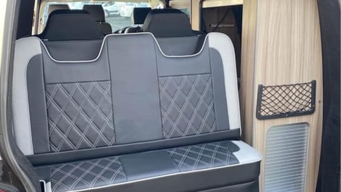 Hector – 2 berth Volkswagen T6 LWB 2016 ( awning sleeps additional 2 persons ) 