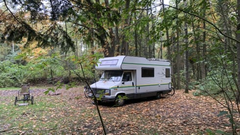Spacious, neat 1980s family camper (Last 2 weeks of summer '25 discount!)