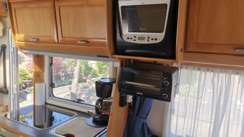 B574 met dubbele bodem  – 4p Top Hymer with good French beds