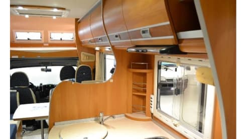EcoVip Camper – Superluxe ruime familie camper, prachtig italiaans interieur met airco!