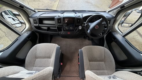 H14 – Wheel Accessible Motorhome. 4 Berth. Auto with Push-Pull Hand controls 