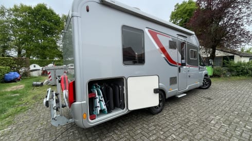Burstner Lxeo 736 4-person
