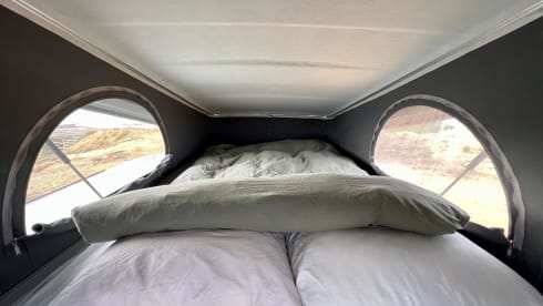 Freeda – Luxury off-grid Hymer (4p) roof tent