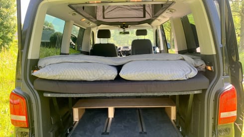 Complete and luxurious VW Multivan with WIDE BED