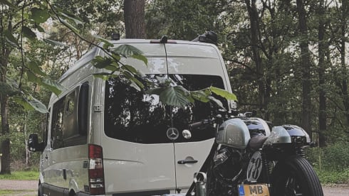 5.	Vanlife in Stijl | Compleet Uitgeruste Off-Grid Camper