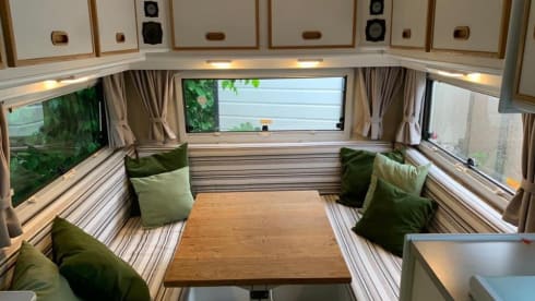 Dolly – Luxury retro '87 Mercedes on LPG / petrol