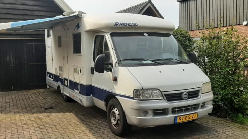 Moncayo – Fiat Ducato beautiful spacious 4 person family camper