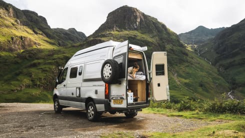 Miss Daisy (Dog Friendly) Discount available on bookings two weeks or more.  – 4 berth Mercedes-Benz campervan (SALE ON)