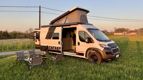 🚀 – adventurous campervan with large garage - 2024 - 4p