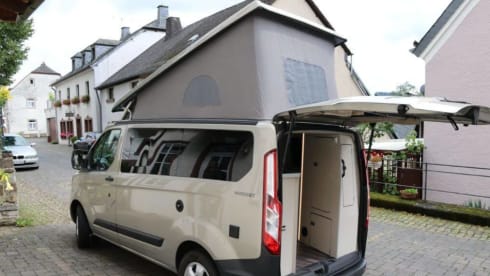Luxury and complete bus camper - Ford Nugget Westfalia with lifting roof
