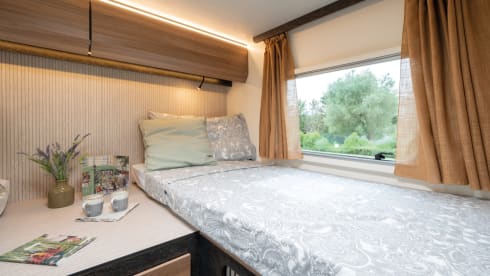King VIII – Brand new, luxurious alcove camper for 5 people