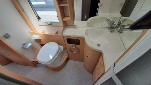 Camper 5 – Camper 5 - Fiat Ducato - The ideal family Camper with 2 Bunk beds.