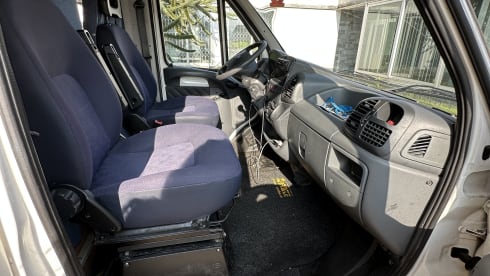 JoyRider – Camper with sloping ceilings for 7 people