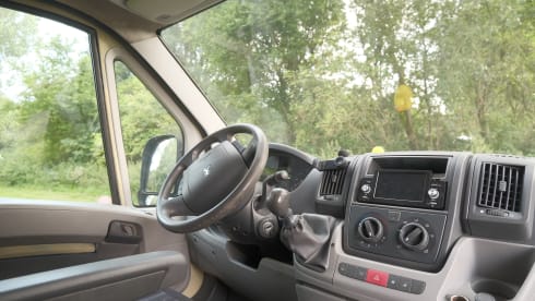 Camper Moos – Moos - Accogliente camper autocostruito, perfetto per il campeggio selvaggio 