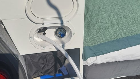 2p Volkswagen bus uit 2015