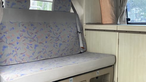Kalle – VW T4 California Beach with pop-up roof