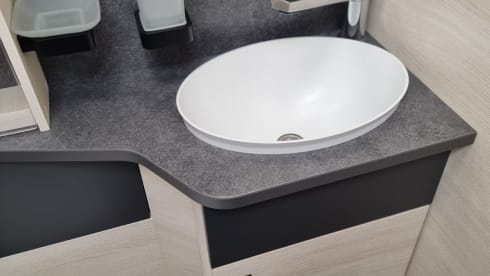 Kampergeluk – Beleef jouw uniek avontuur met onze 4-persoons automaat camper