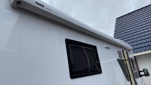 . – Luxury complete Adria semi-integrated camper